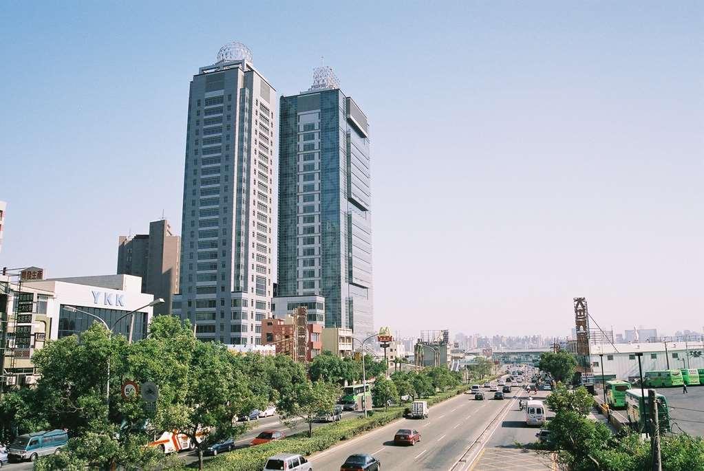 Windsor Hotel Taichung Luaran gambar View of the city