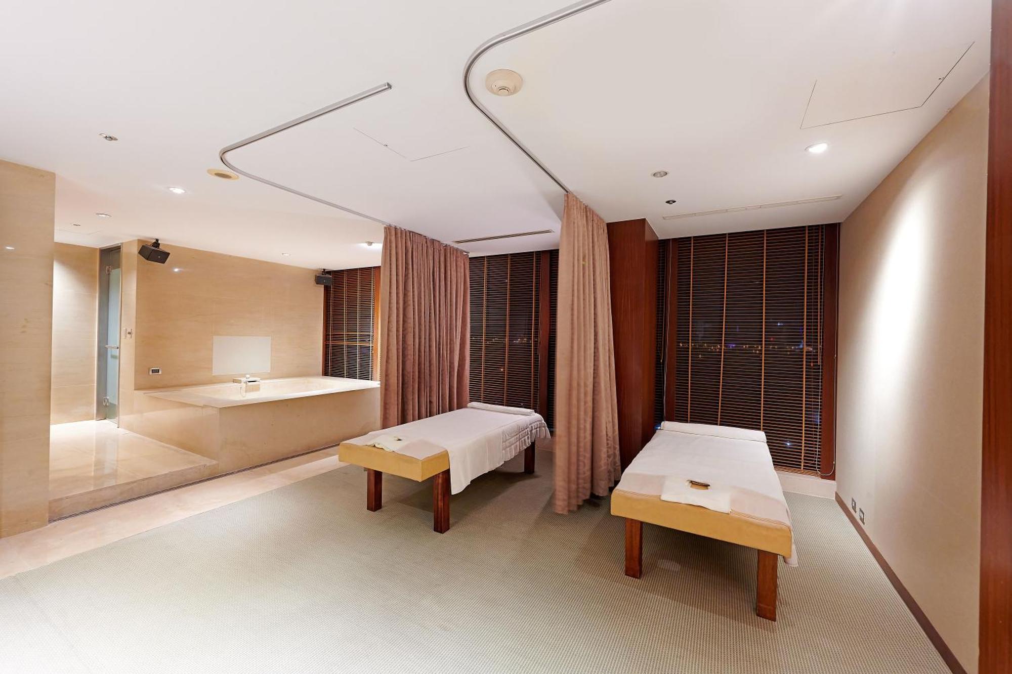 Windsor Hotel Taichung Luaran gambar A treatment room at the spa