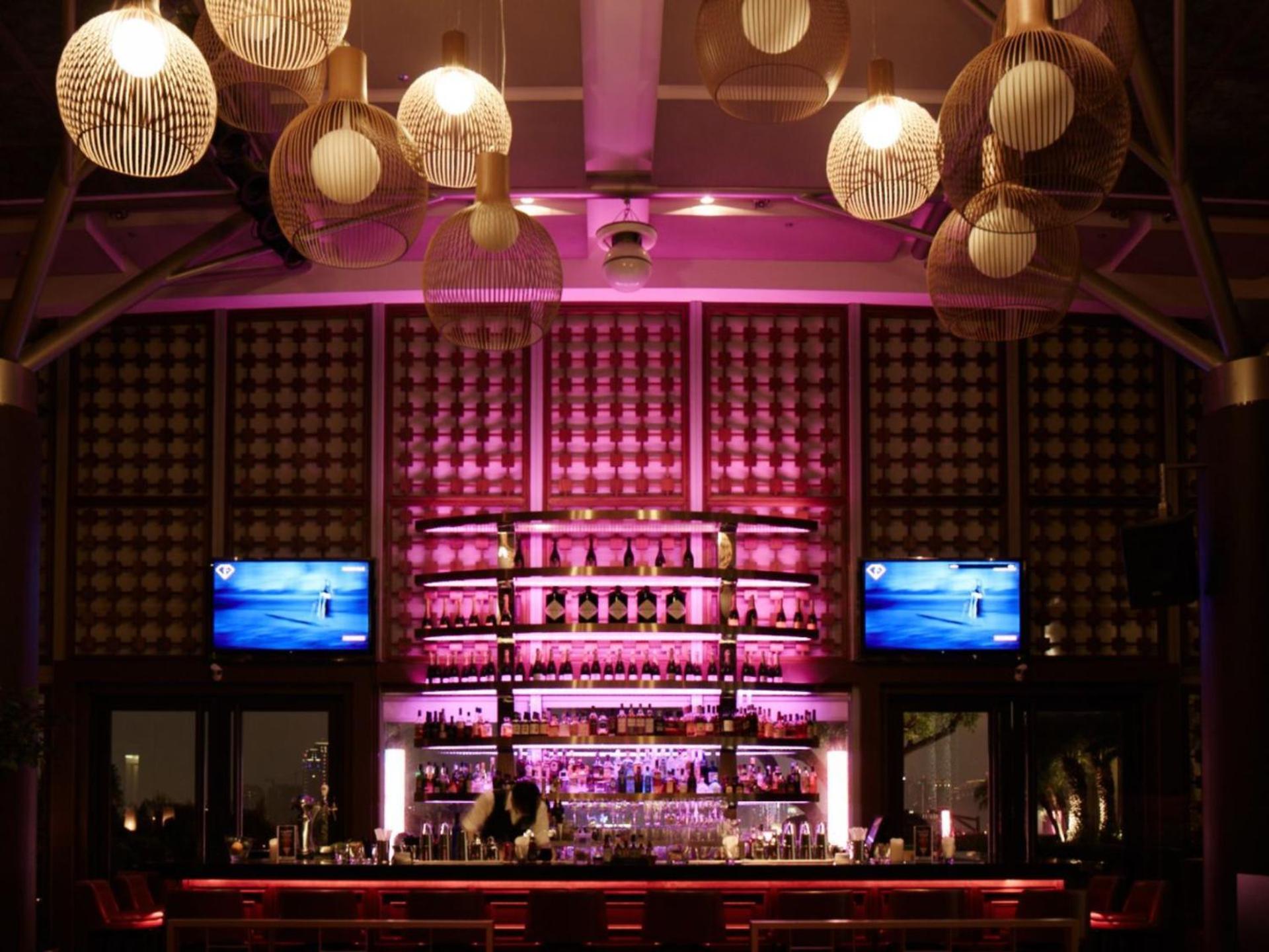 Windsor Hotel Taichung Luaran gambar The bar at the nightclub