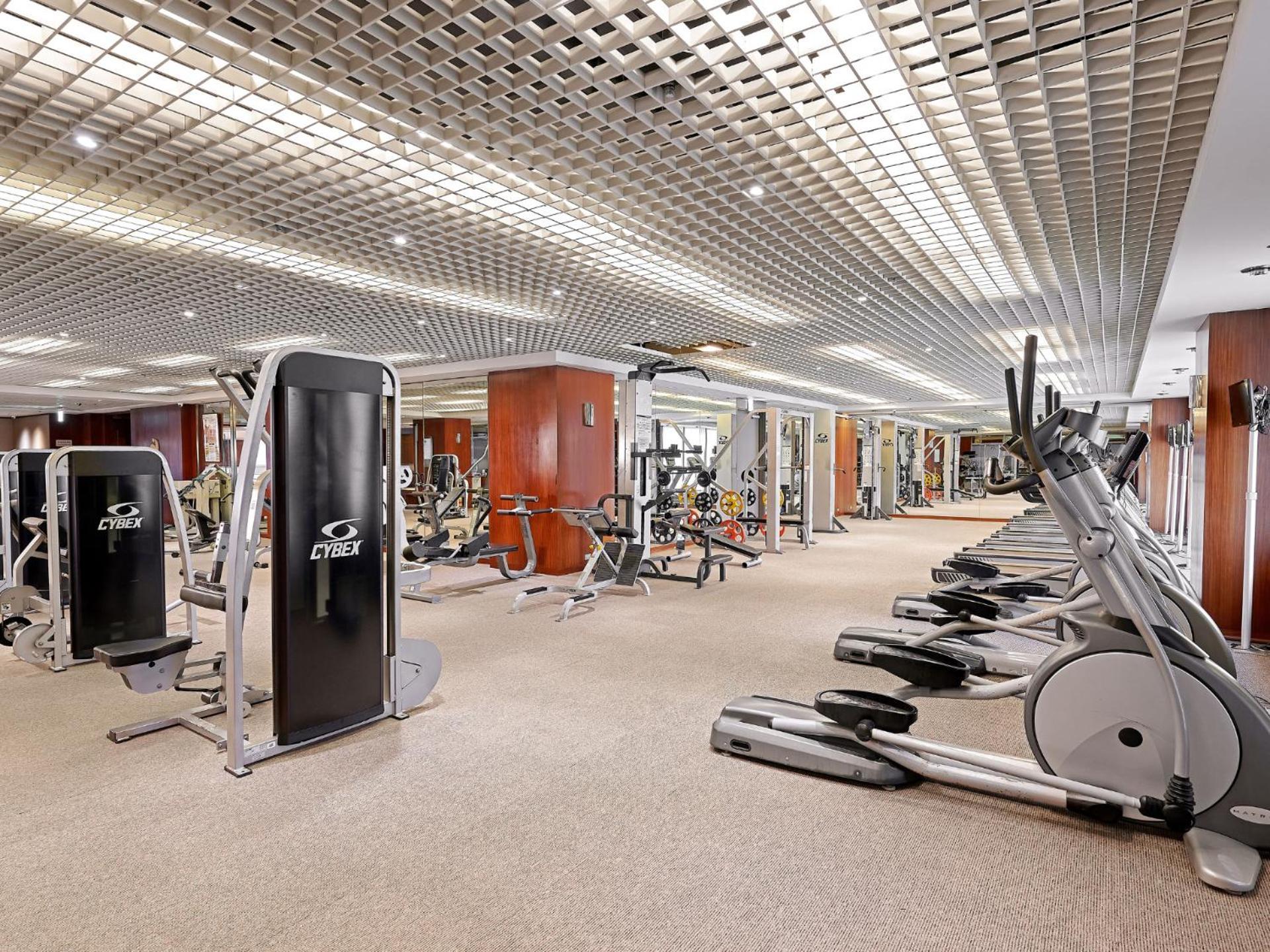Windsor Hotel Taichung Luaran gambar The gym at the Mandarin Oriental, Hong Kong