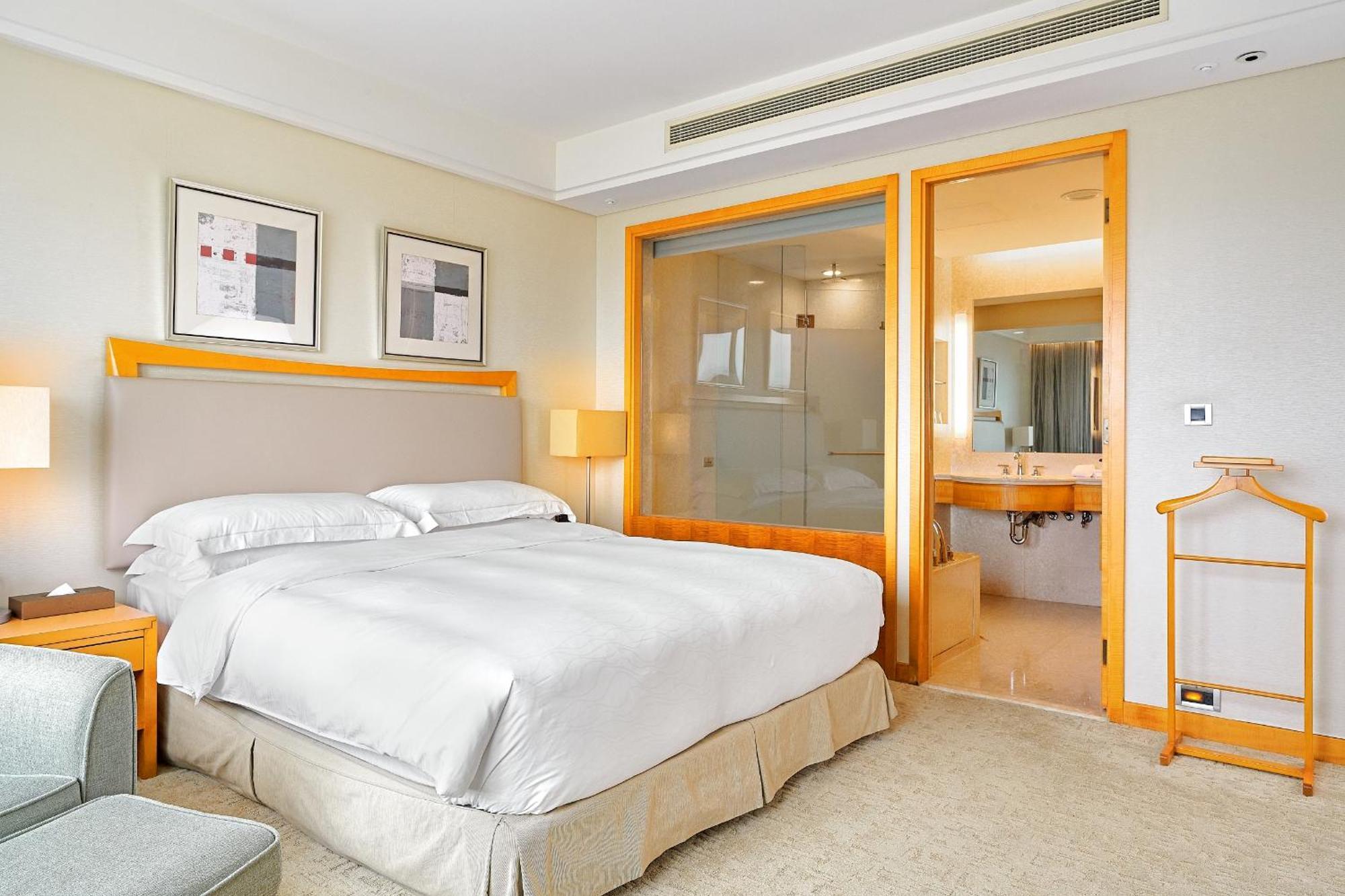 Windsor Hotel Taichung Bilik gambar A bedroom at the hotel